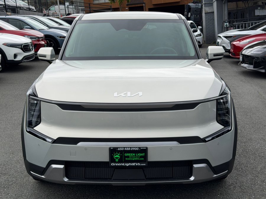 Used 2024 Kia EV9 Light Long Range RWD image 2
