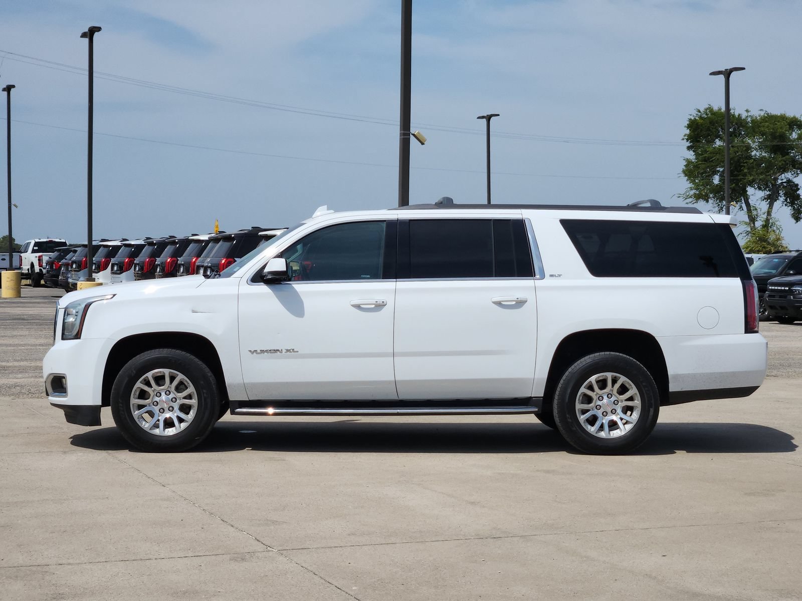 Used 2019 GMC Yukon XL SLT w/ Open Road Package AWD/4WD image 3