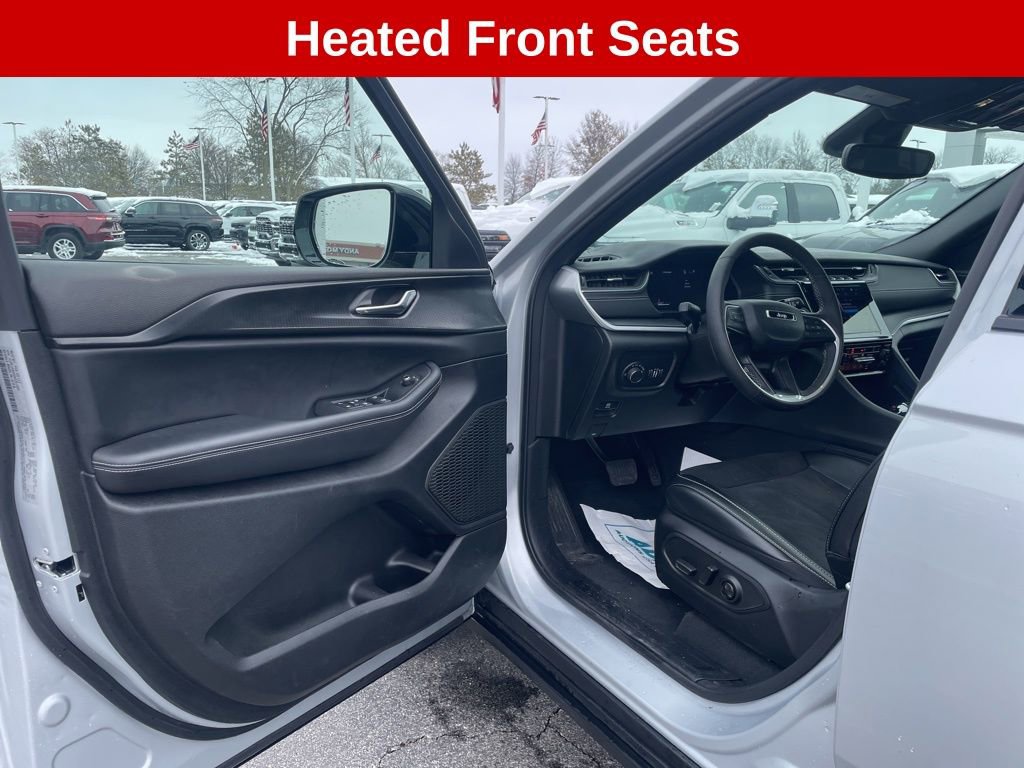 Used 2024 Jeep Grand Cherokee Altitude image 17