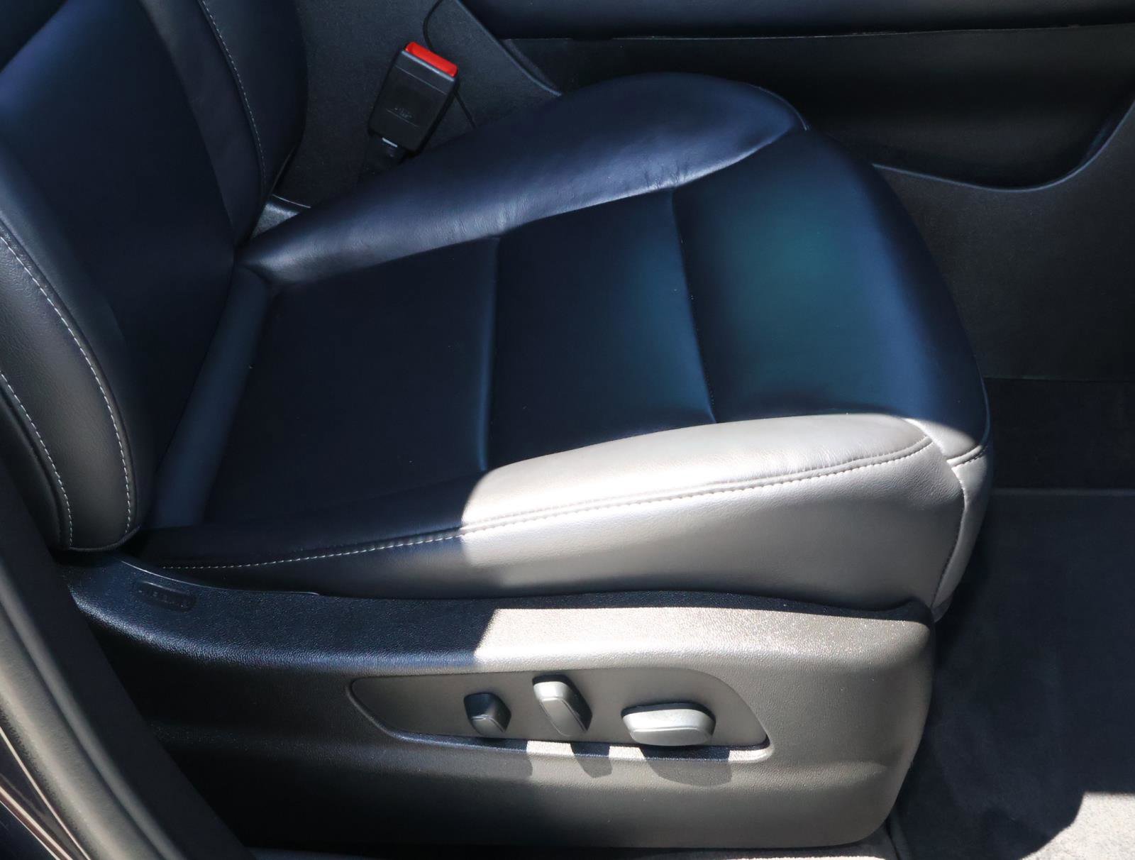 Used 2023 Cadillac XT4 Premium Luxury FWD image 23