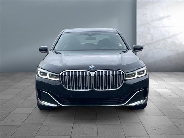 Used 2022 BMW 740i xDrive w/ Premium Package image 2