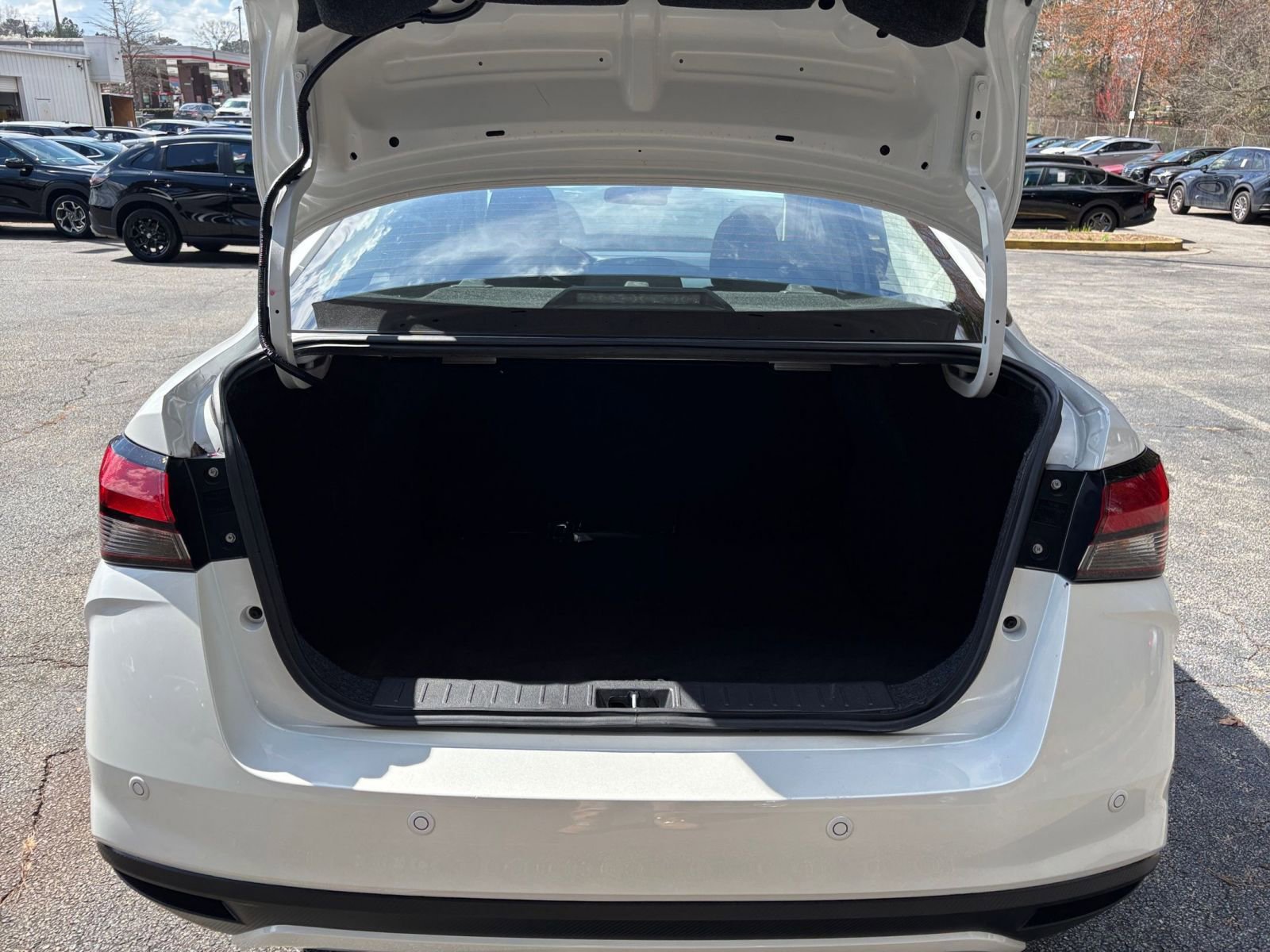 Used 2025 Nissan Versa SV FWD image 31