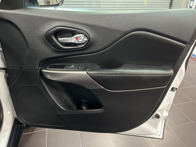 Used 2019 Jeep Cherokee Limited image 13