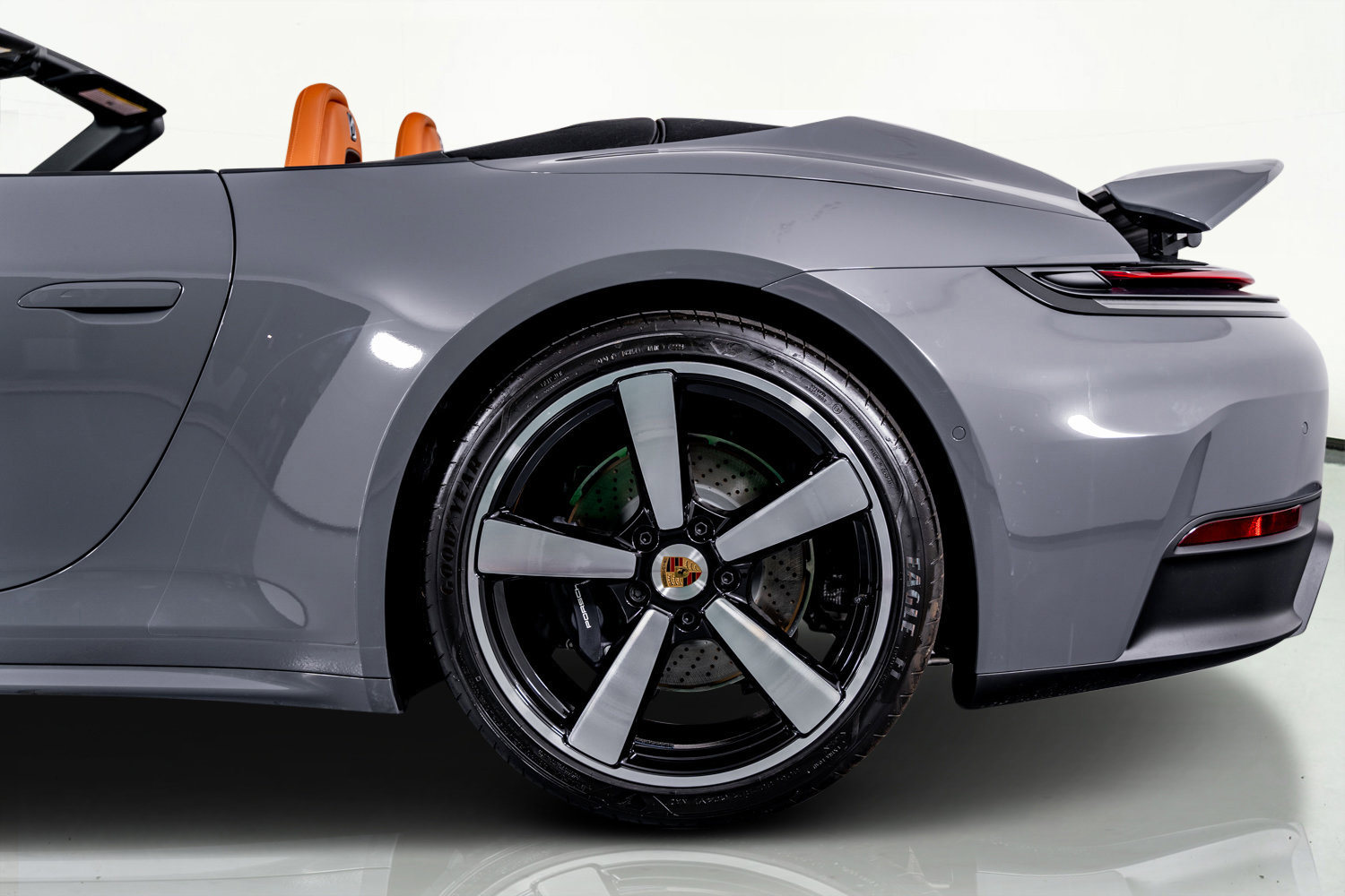 Used 2025 Porsche 911 Carrera image 17