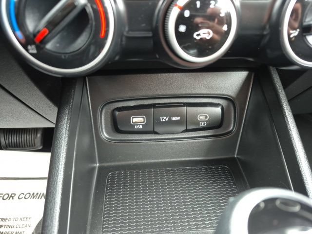 Used 2025 Hyundai Venue SE FWD image 27