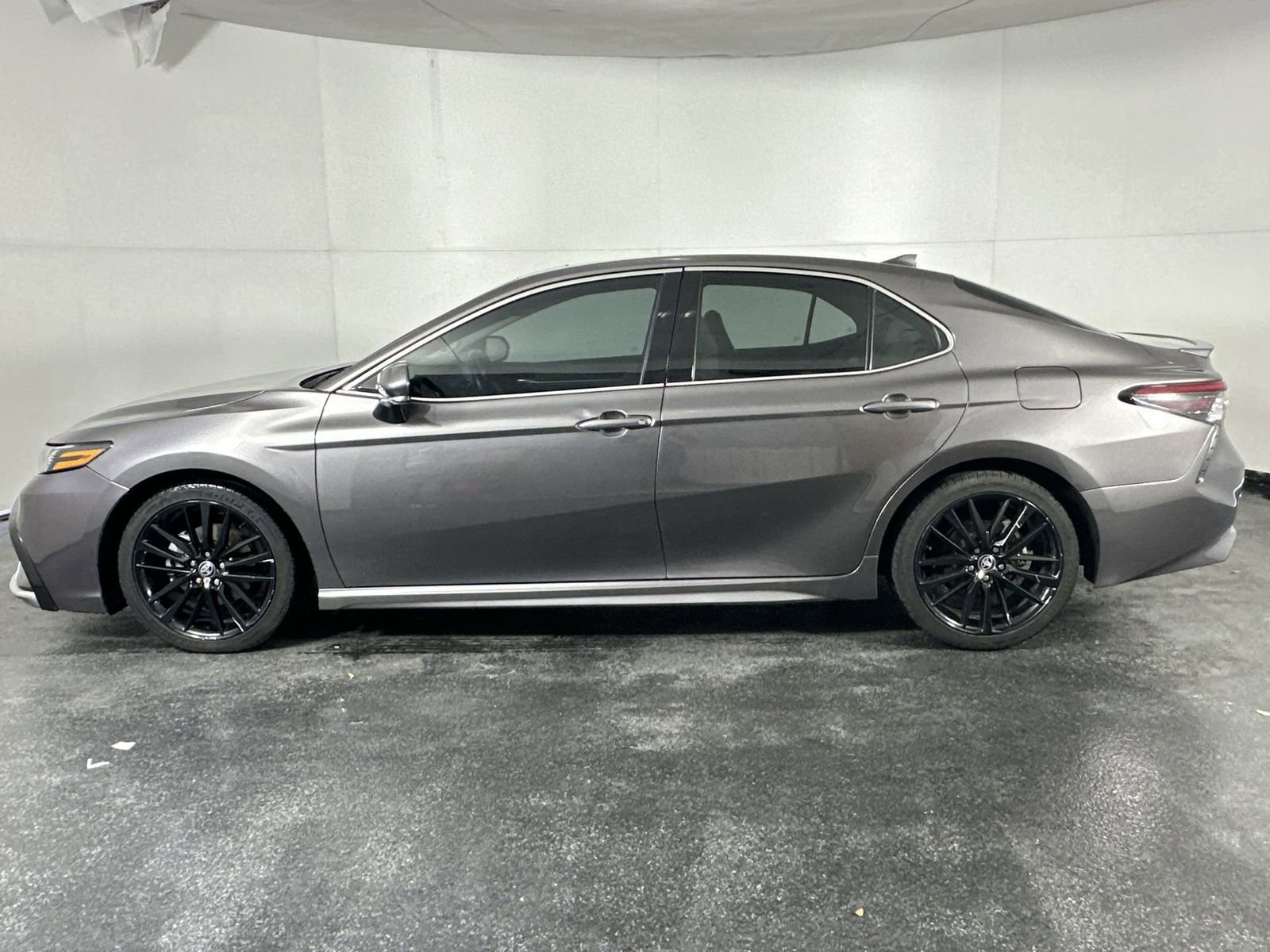 Used 2024 Toyota Camry XSE w/ Navigation Package image 5