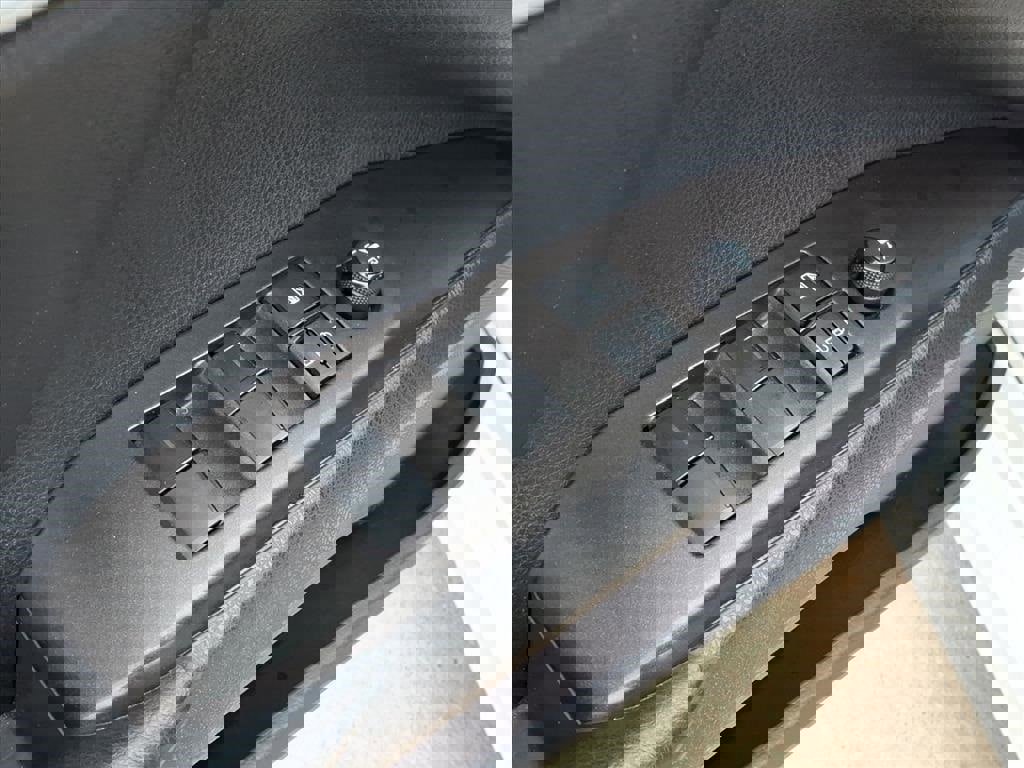 Used 2023 Toyota Camry SE image 13