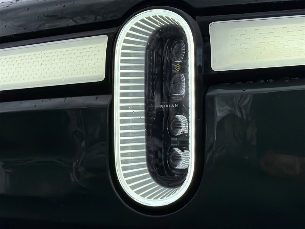 Used 2022 Rivian R1T Adventure image 17