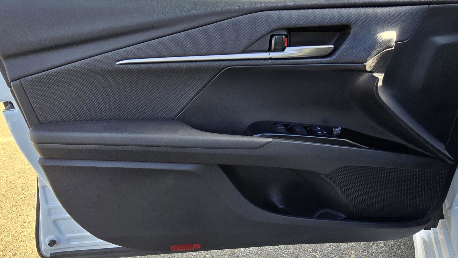 Used 2025 Toyota Camry SE image 17