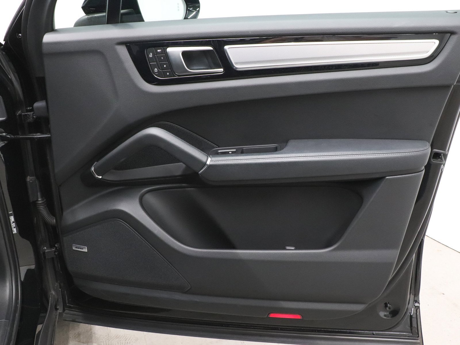 Used 2023 Porsche Cayenne Platinum Edition image 14