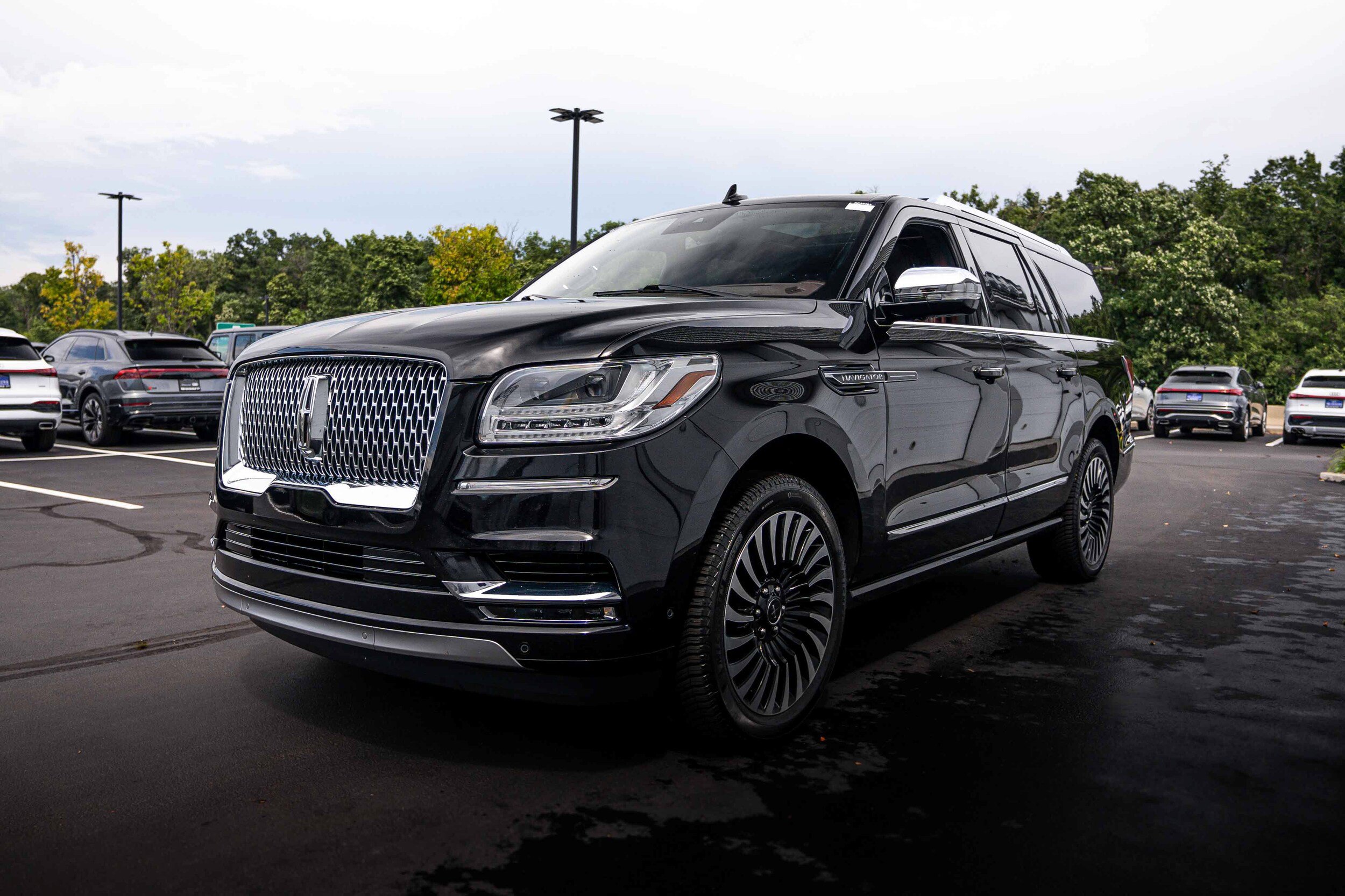 Used 2021 Lincoln Navigator L Black Label w/ Cargo Convenience Package AWD/4WD image 6