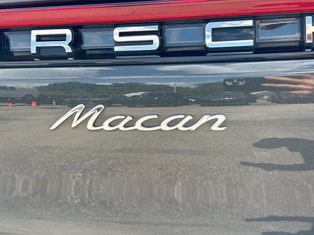 Certified 2025 Porsche Macan AWD/4WD image 11