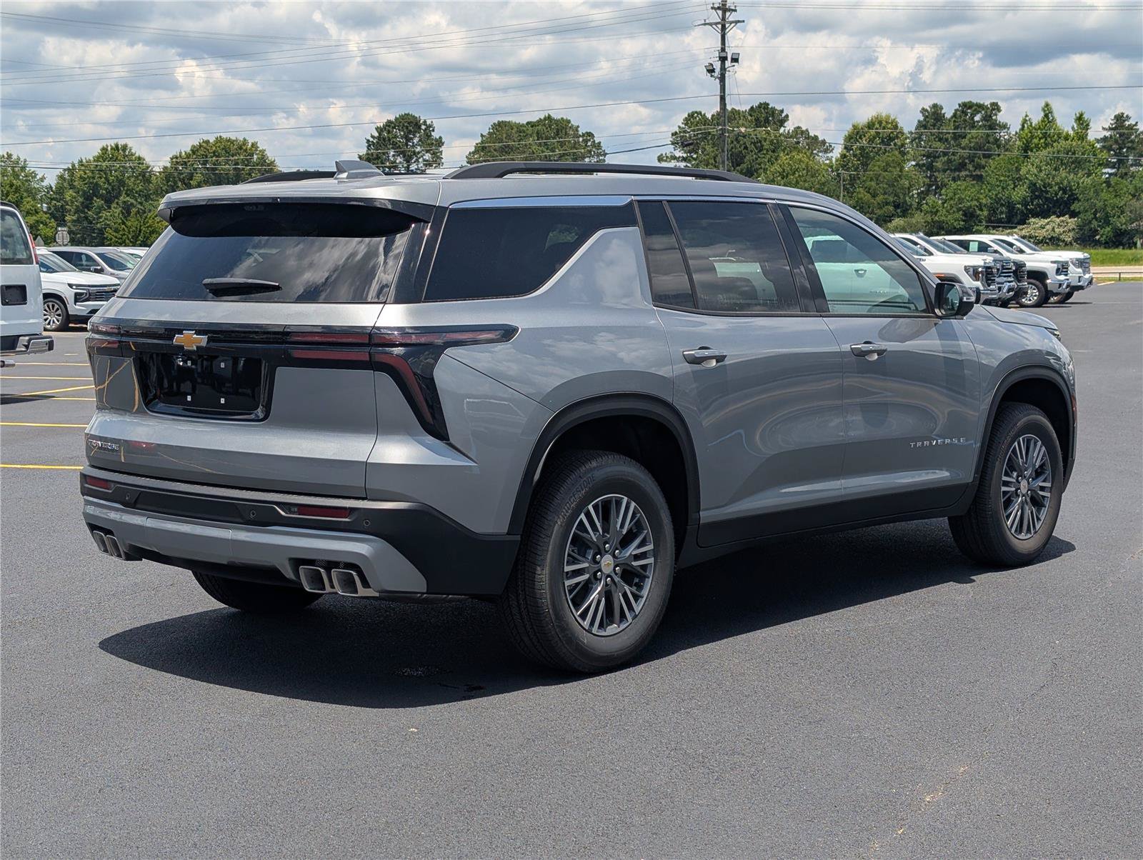 New 2026 Chevrolet Traverse LT w/ Driver Confidence Package FWD image 5