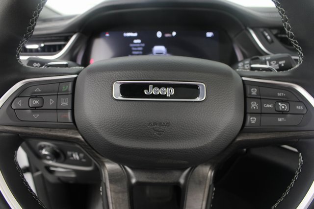 New 2025 Jeep Grand Cherokee Limited w/ Luxury Tech Group II image 15