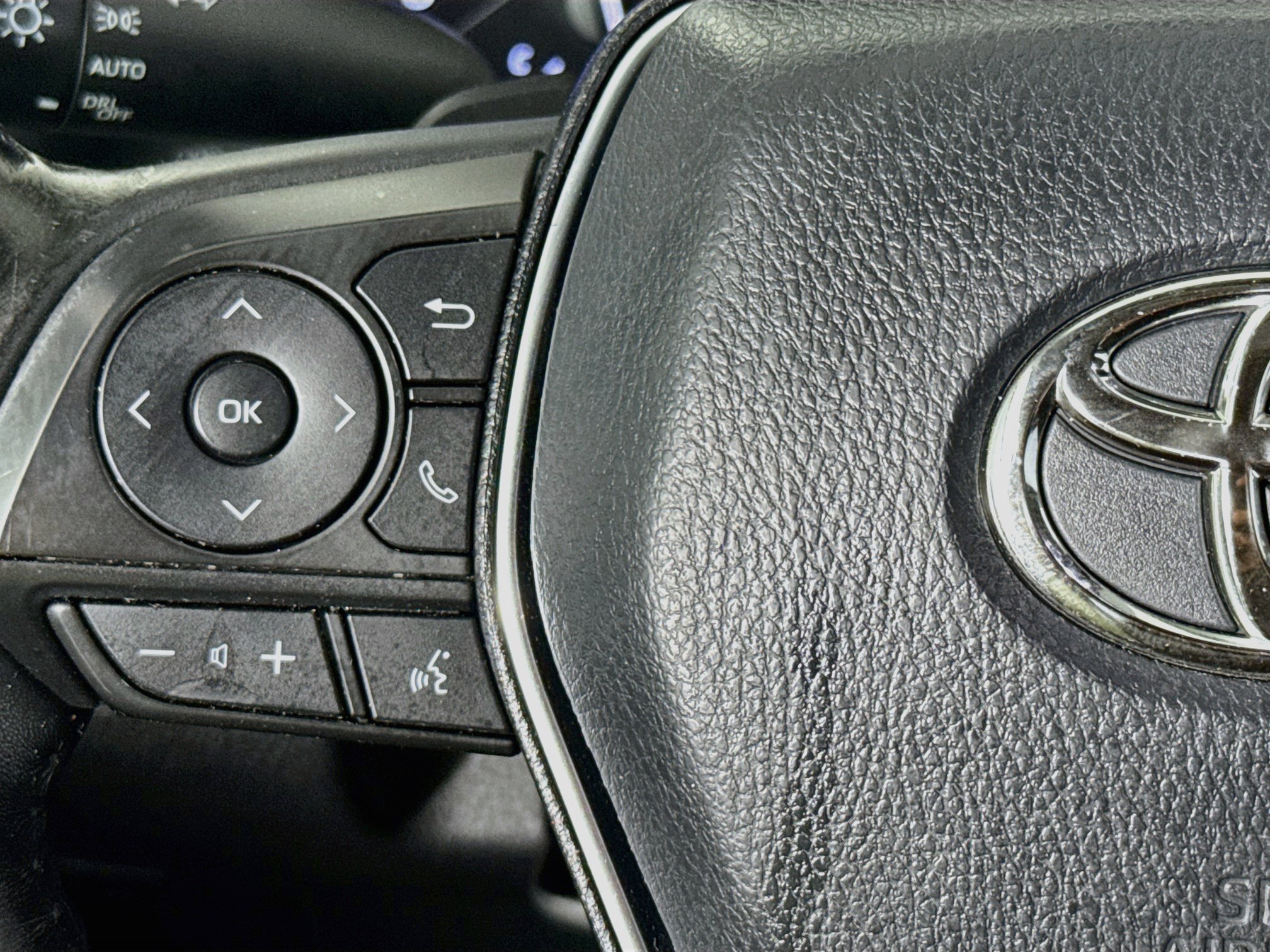 Used 2020 Toyota Camry SE FWD image 11