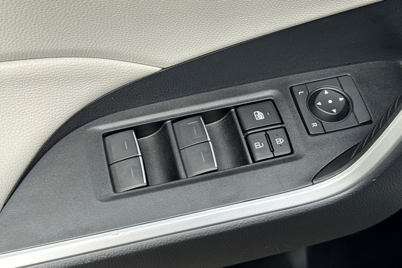Used 2023 Toyota RAV4 XLE w/ Convenience Package AWD/4WD image 13