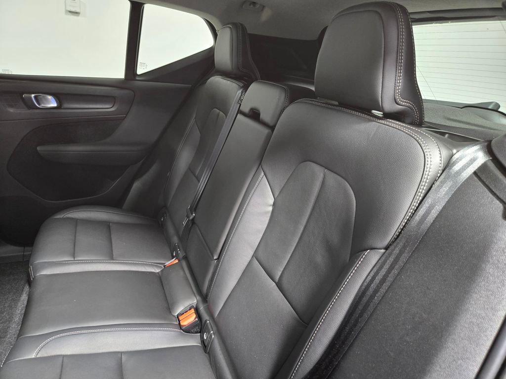 Used 2019 Volvo XC40 T5 Momentum image 33