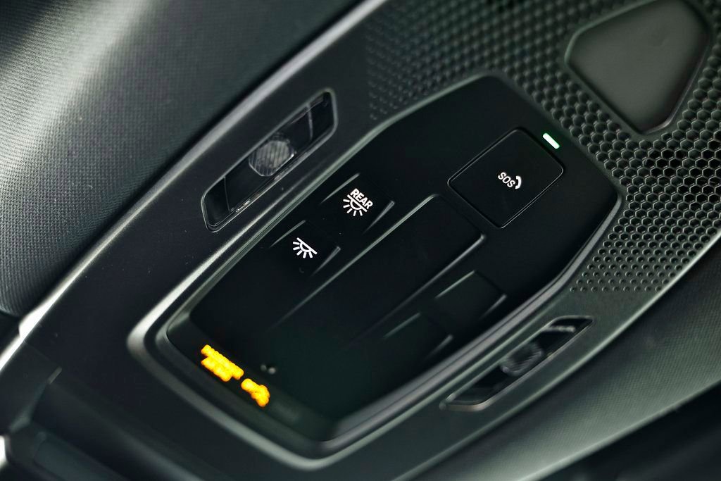 Certified 2025 Porsche Cayenne AWD/4WD image 34