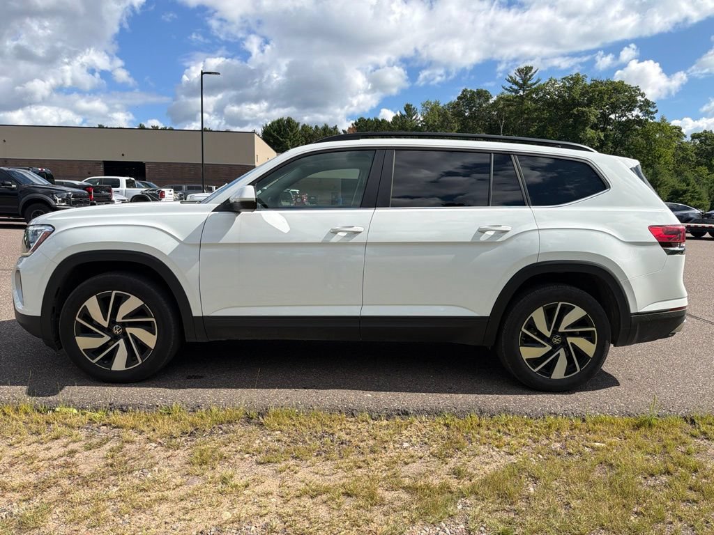 Used 2025 Volkswagen Atlas SE AWD/4WD image 3