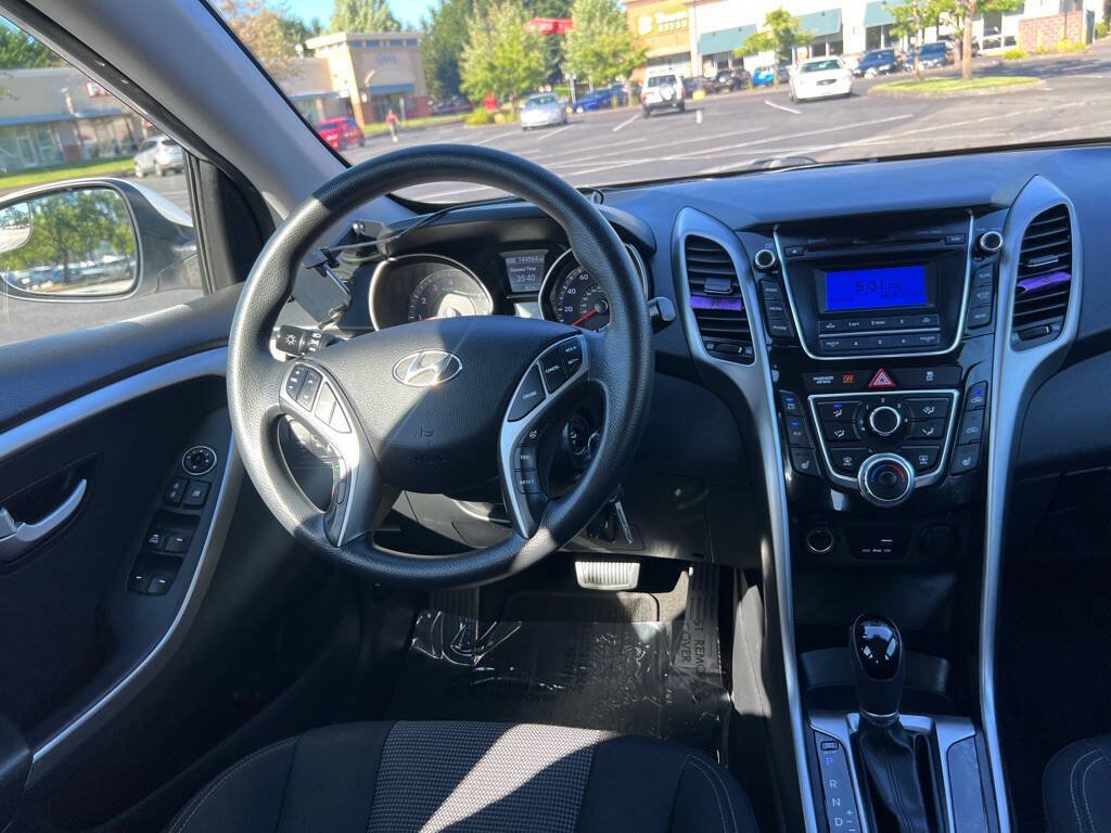 Used 2016 Hyundai Elantra GT FWD image 13