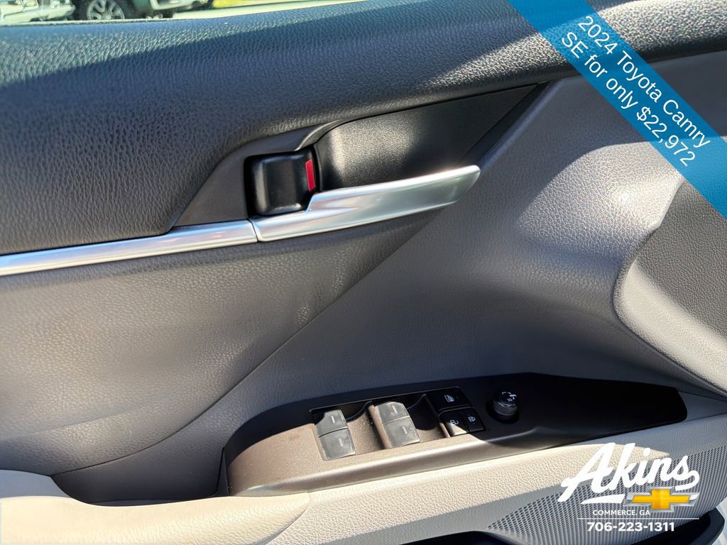 Used 2024 Toyota Camry SE FWD image 17