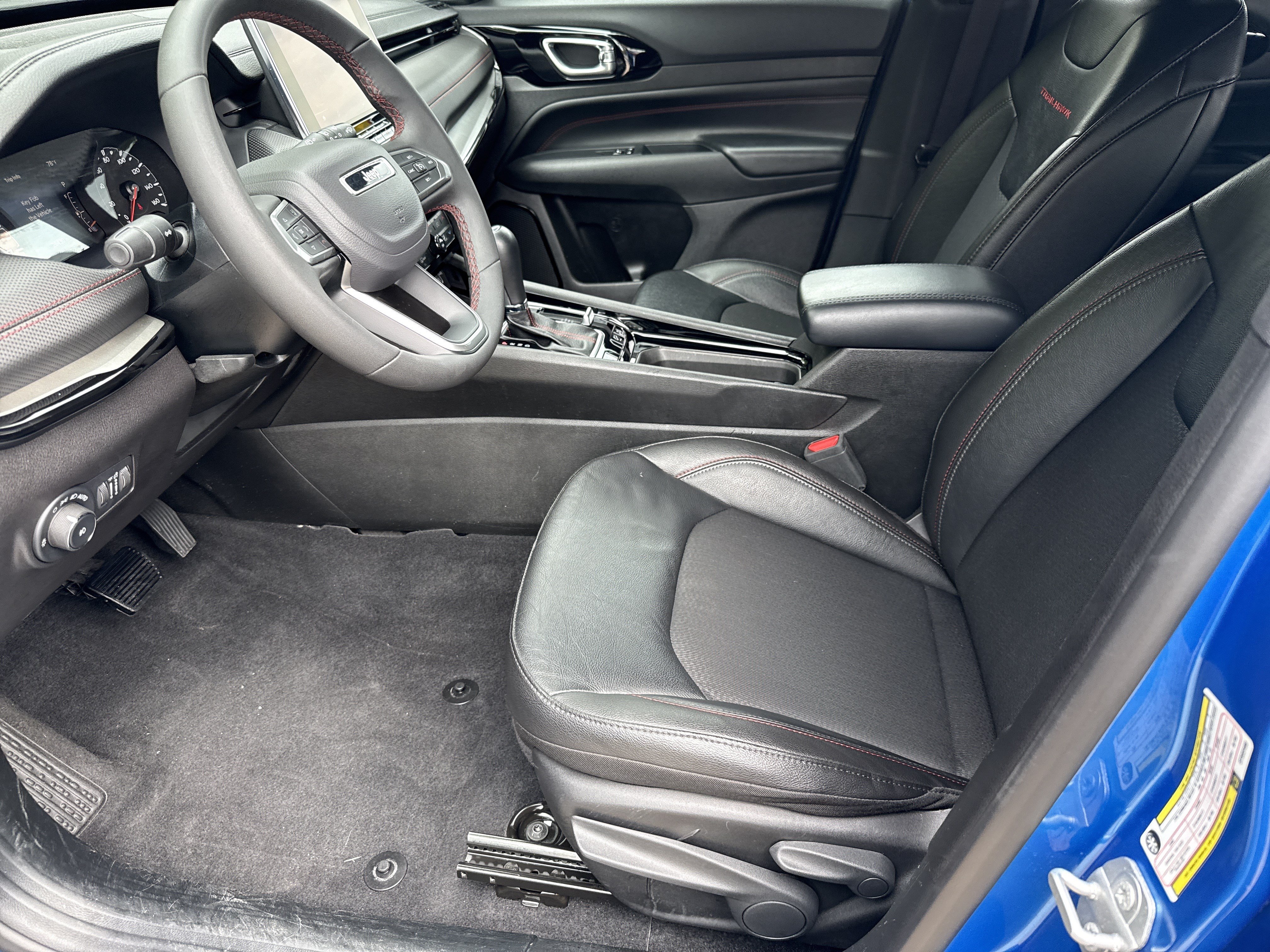 Used 2025 Jeep Compass Trailhawk AWD/4WD image 9