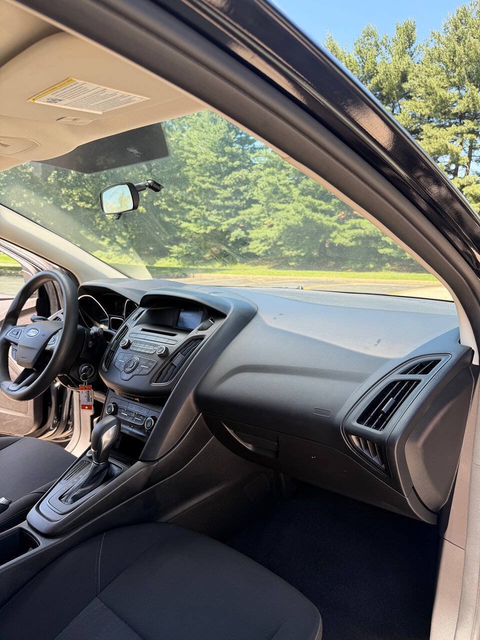 Used 2017 Ford Focus SE FWD image 28