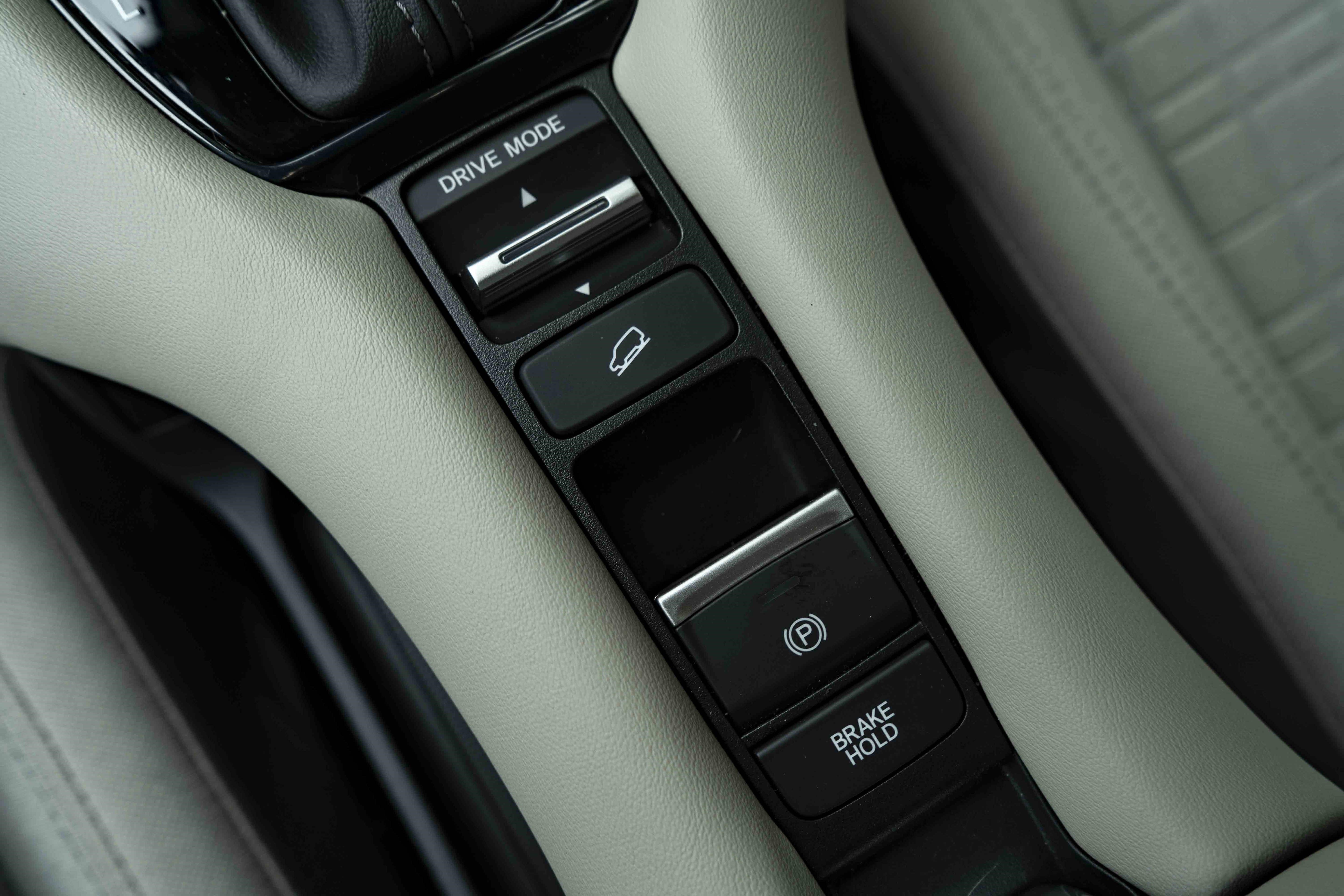Used 2025 Honda HR-V LX image 27