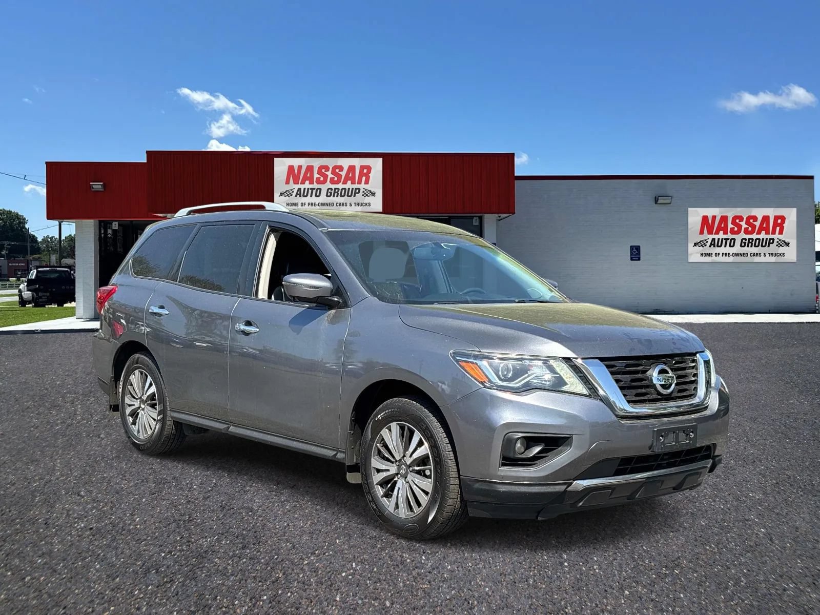 Used 2017 Nissan Pathfinder SL w/ SL Premium Package AWD/4WD image 3