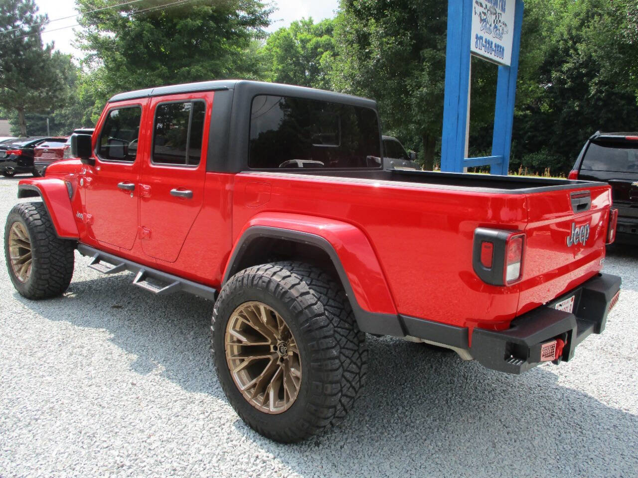 Used 2023 Jeep Gladiator Overland AWD/4WD image 3
