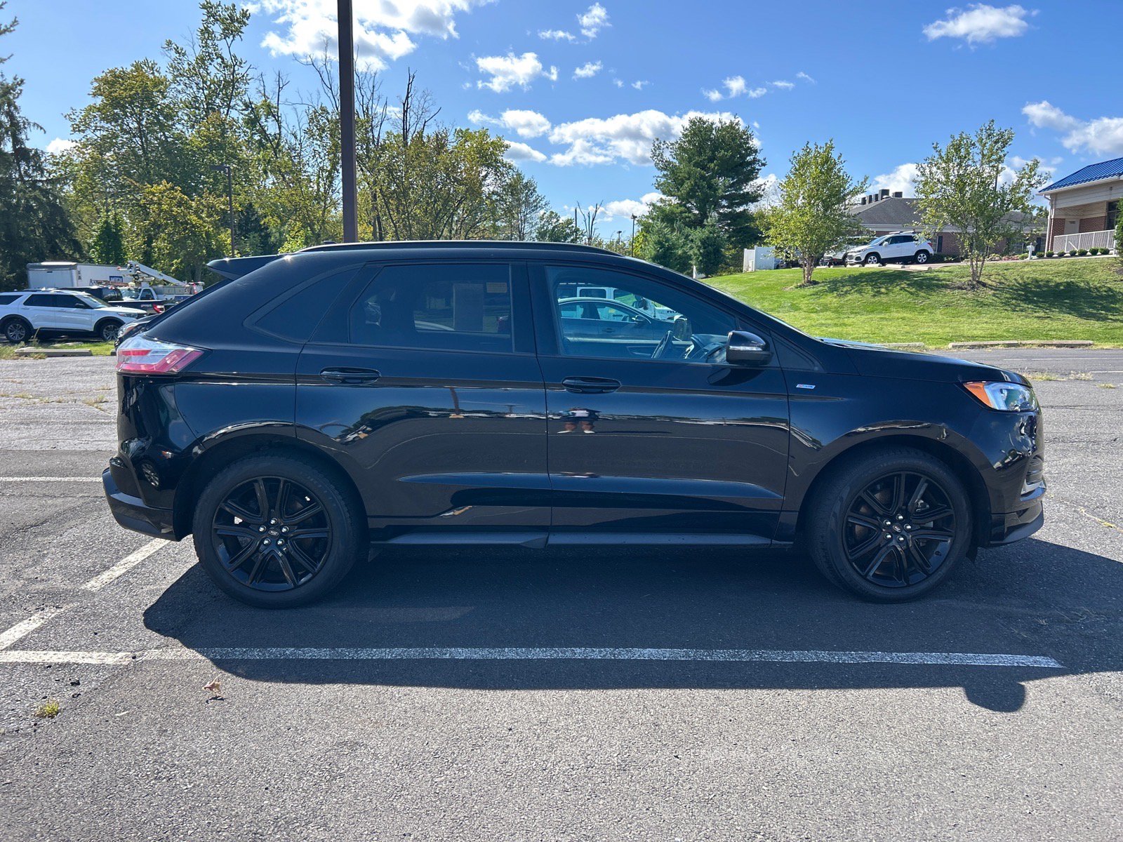 Used 2020 Ford Edge ST-Line w/ Cold Weather Package AWD/4WD image 4