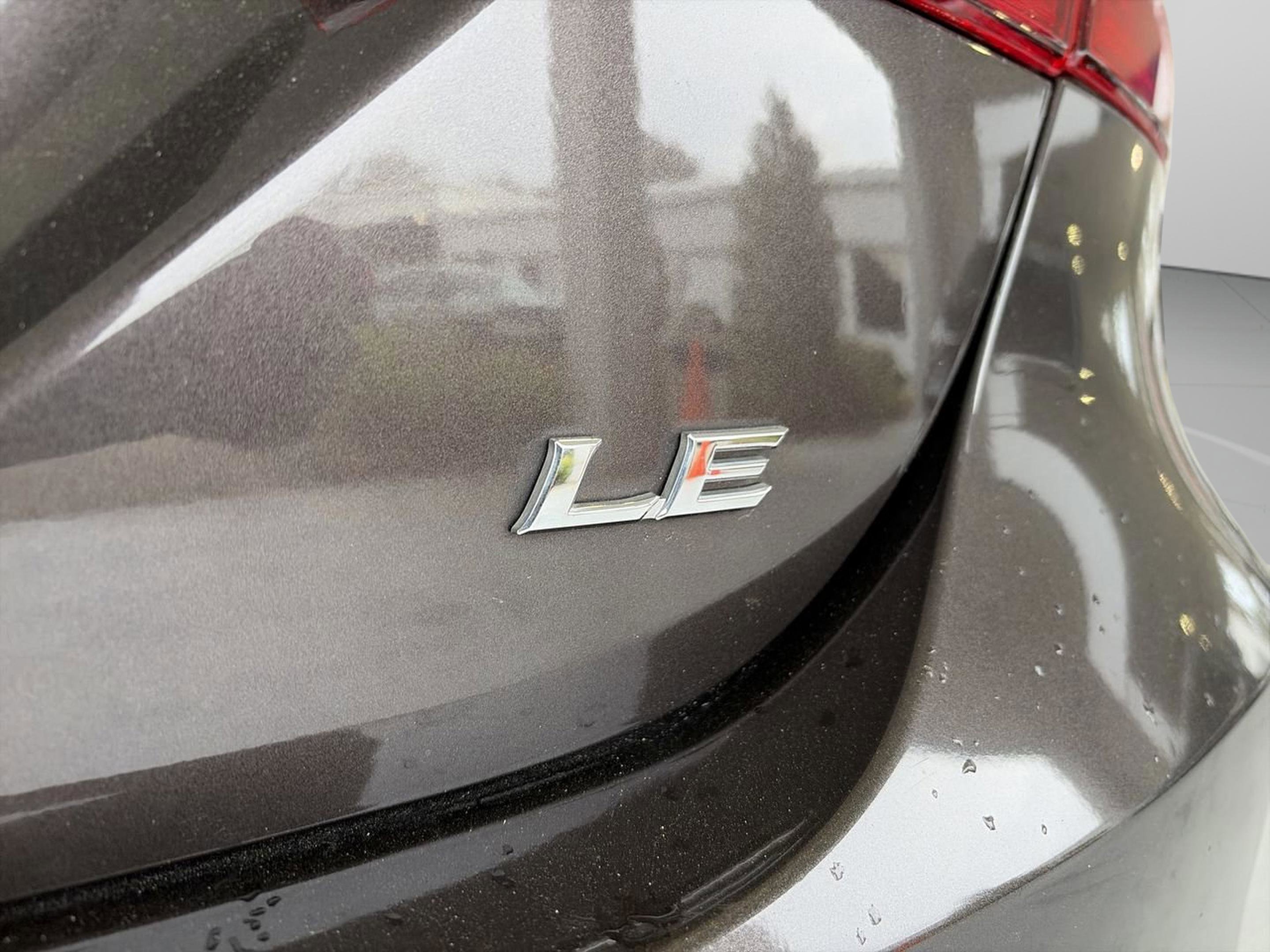 Used 2020 Toyota Camry LE image 31