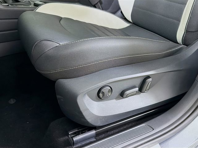 Used 2025 Volkswagen Taos SEL image 22