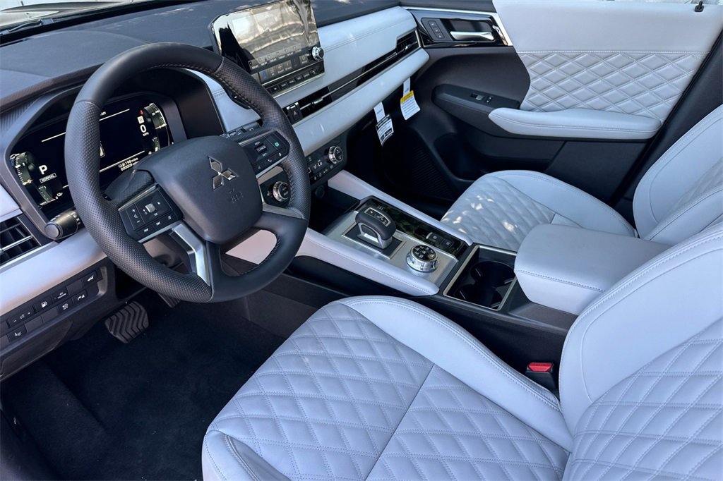 New 2025 Mitsubishi Outlander SEL image 11