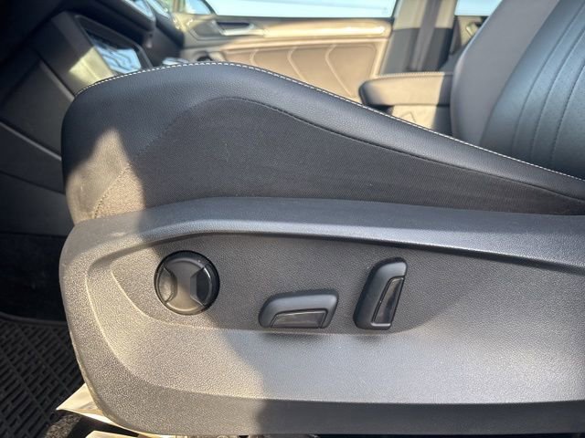 Used 2022 Volkswagen Tiguan SE image 15