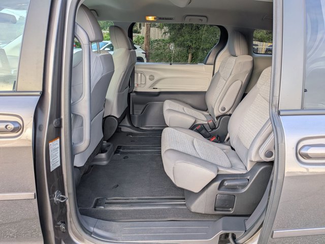 Used 2024 Toyota Sienna LE FWD image 19