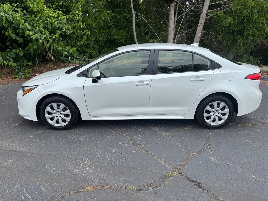 Used 2024 Toyota Corolla LE FWD image 2