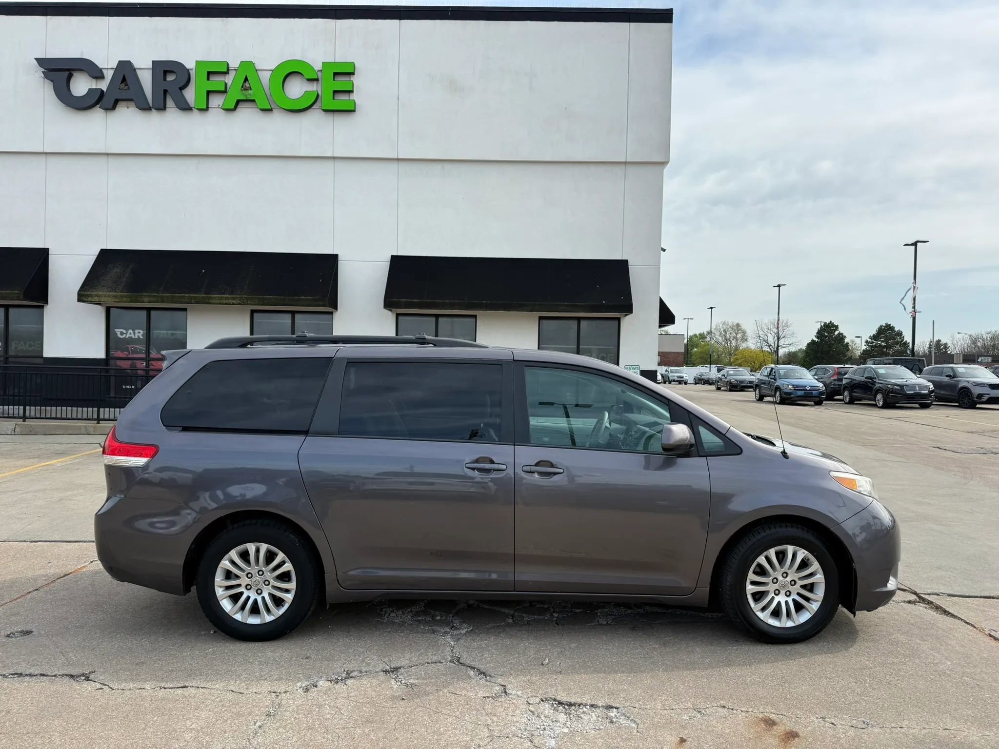 Used 2012 Toyota Sienna XLE FWD image 17