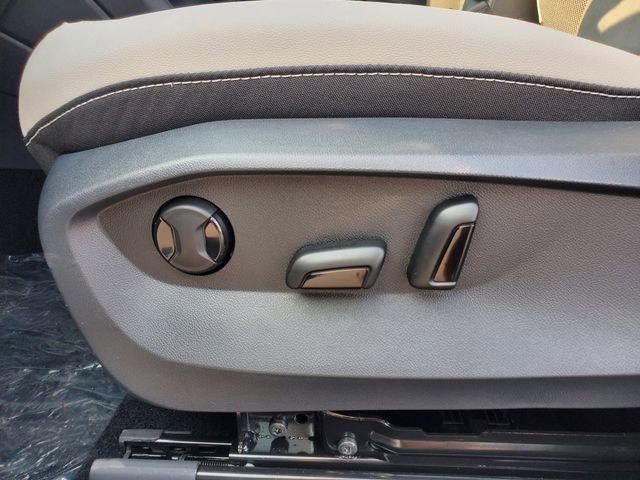 New 2025 Volkswagen Taos SE image 17