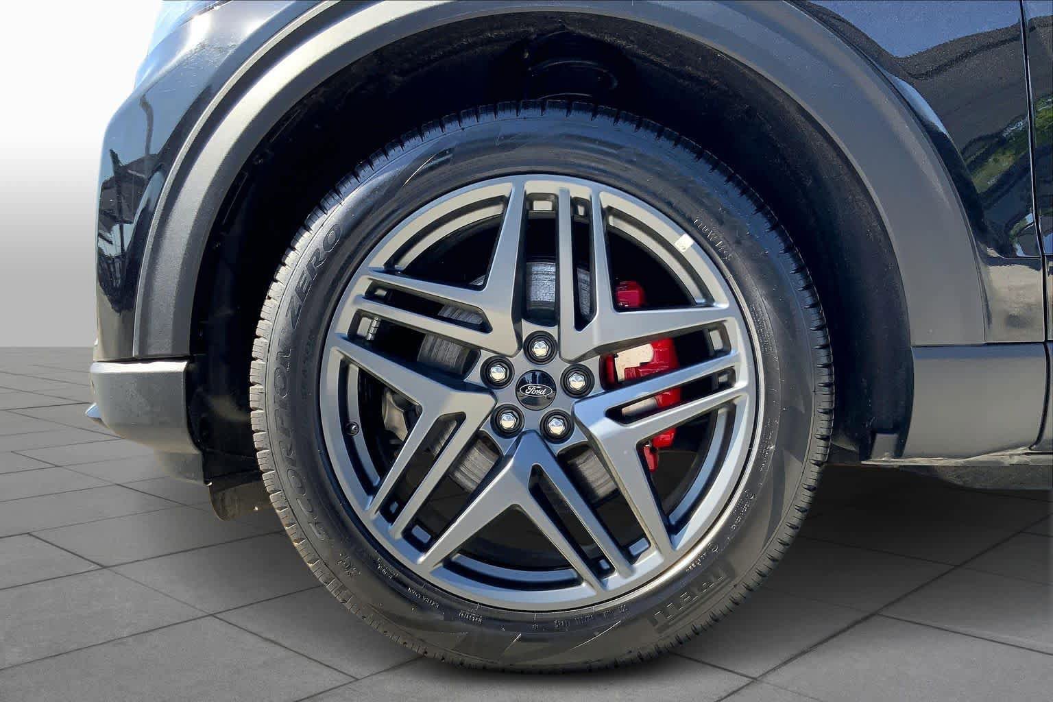 Used 2025 Ford Explorer ST-Line w/ ST-Line Street Pack image 11
