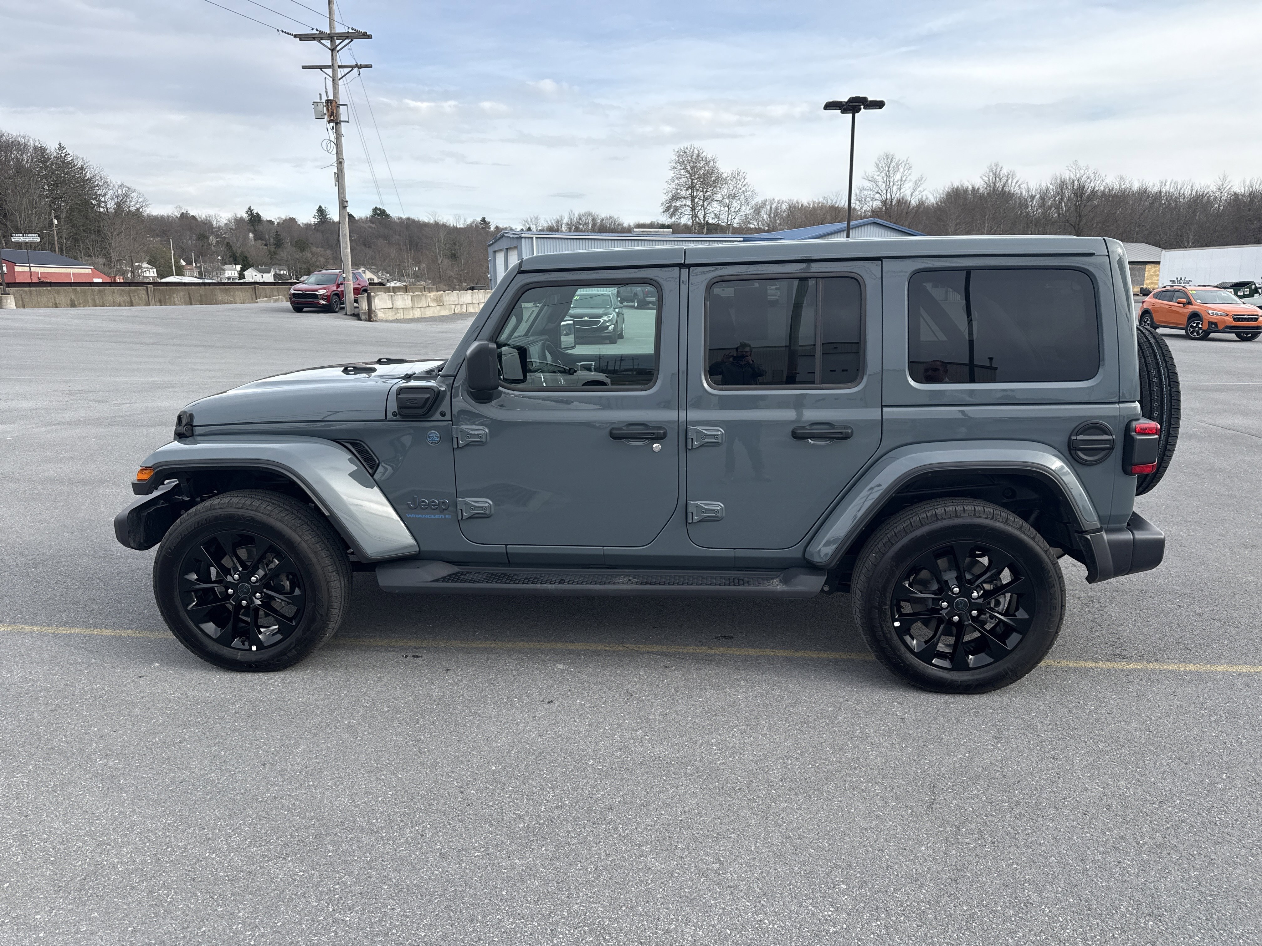 Used 2025 Jeep Wrangler Sahara image 7
