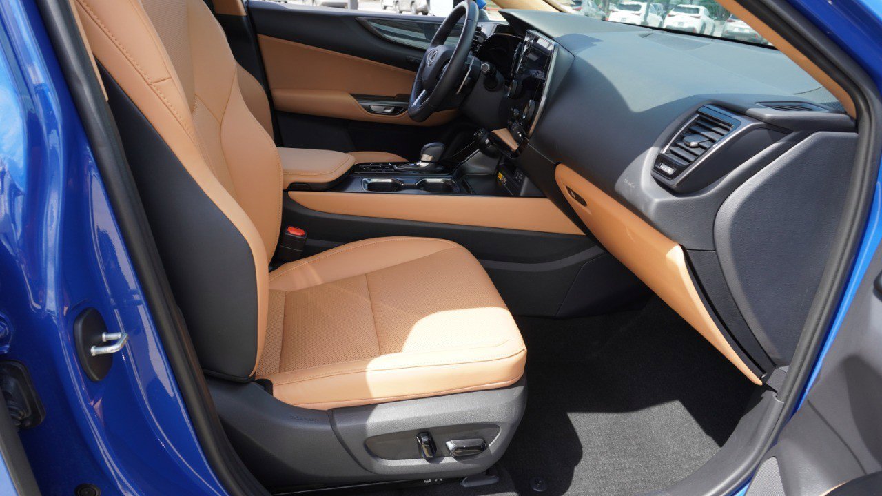 Used 2025 Lexus NX 250 FWD w/ Towing Package (2000 Lbs) image 14