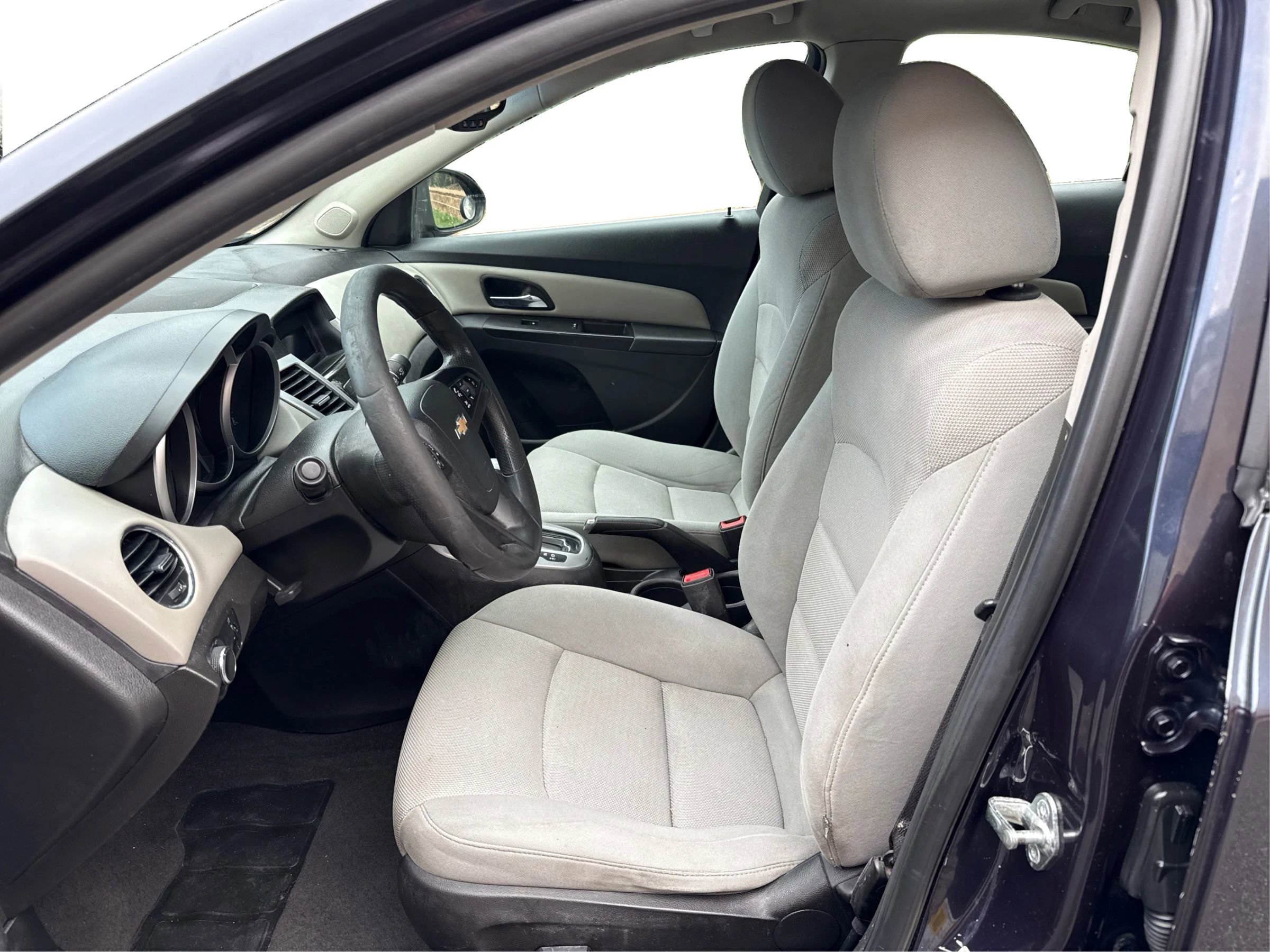 Used 2015 Chevrolet Cruze LT image 9