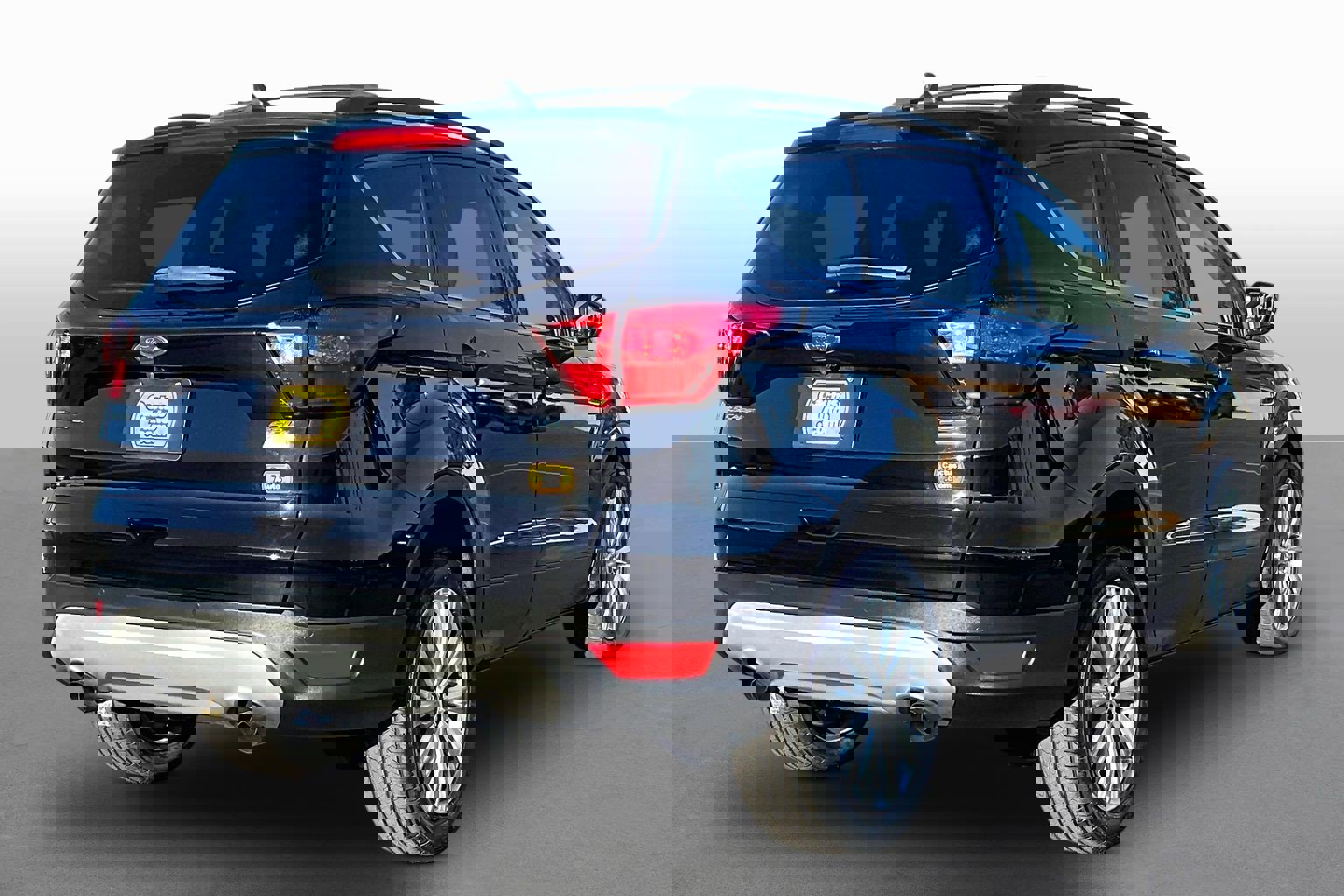 Used 2019 Ford Escape SEL image 2