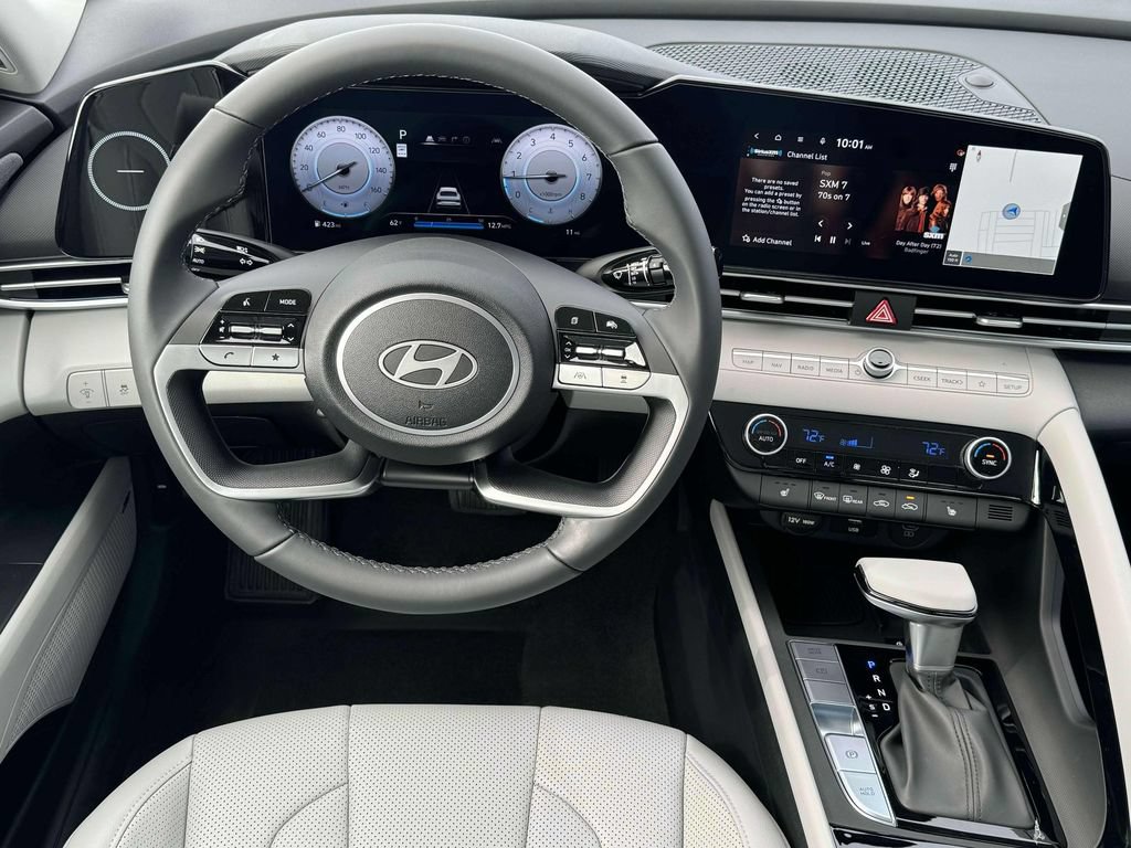 New 2025 Hyundai Elantra Limited FWD image 17