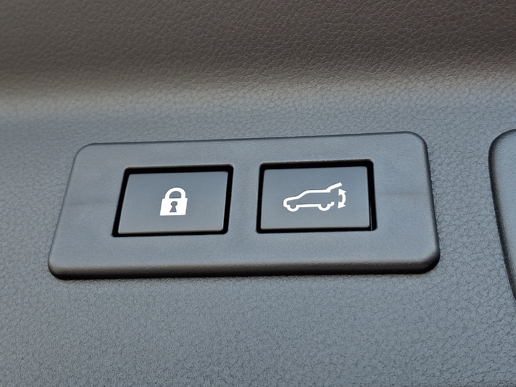 Certified 2025 Subaru Forester Premium AWD/4WD image 30