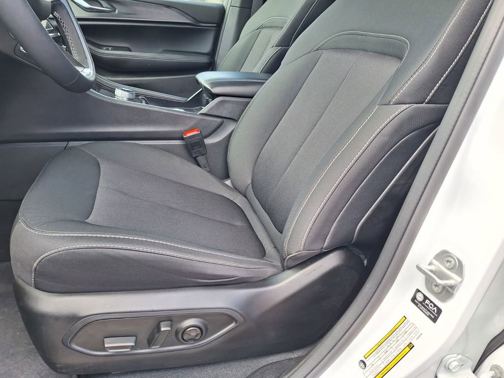 Used 2025 Jeep Grand Cherokee L Laredo w/ Luxury Tech Group I image 10