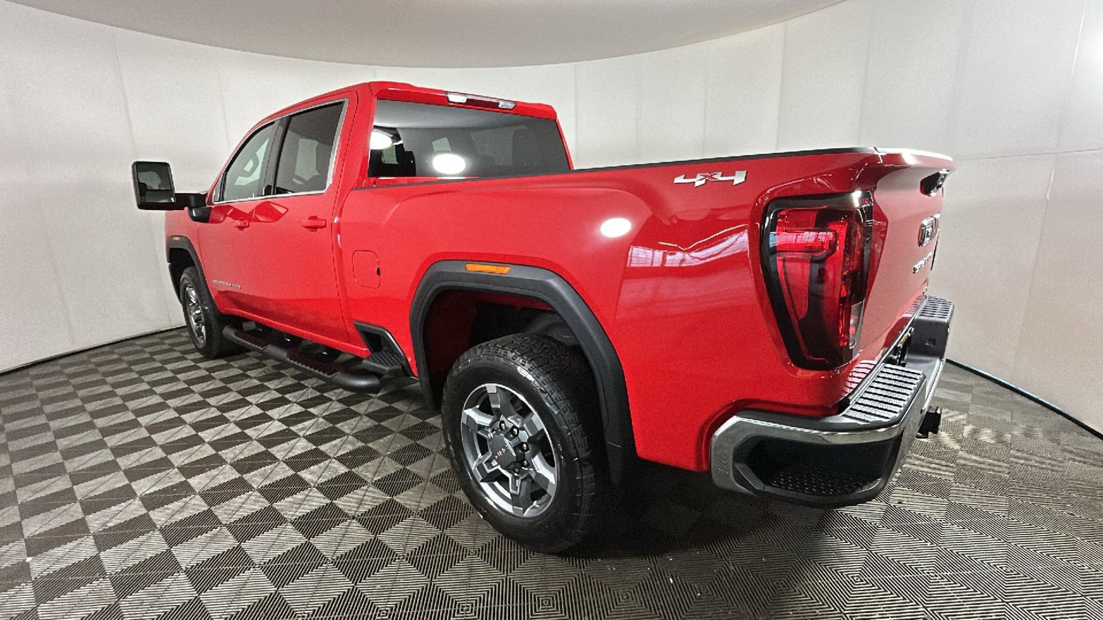 Used 2026 GMC Sierra 2500 SLE w/ SLE Value Package; AWD/4WD image 5