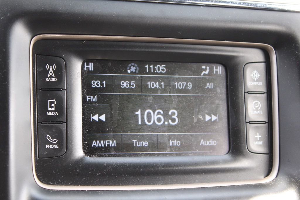 Used 2016 Jeep Grand Cherokee Laredo image 33