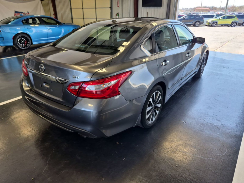 Used 2017 Nissan Altima 2.5 SV image 3